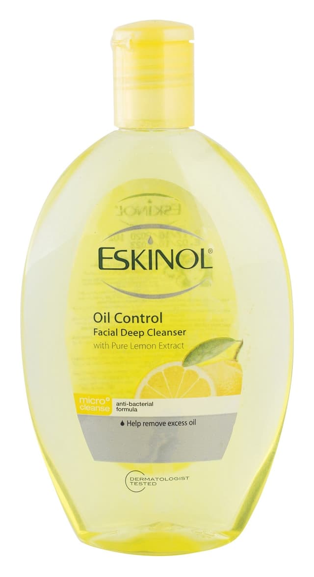 Eskinol Antibacterial Deep Facial Cleanser with Lemon Extract, 225ml
