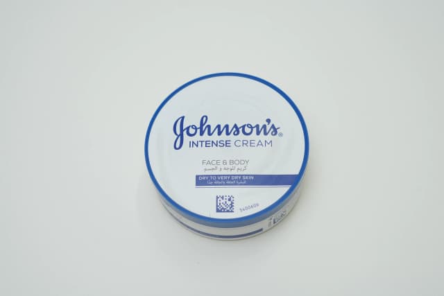 Johnson's Intense Cream Face & Body 200 ml