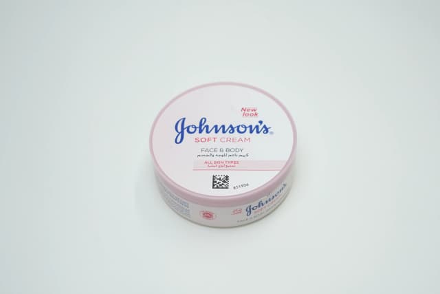 Johnson Moist Soft Cream 200 ml