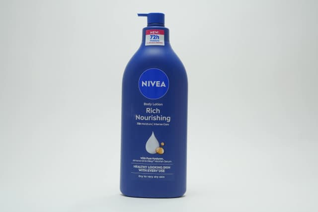Nivea Nourishing Dry Skin Body Lotion 625 ml