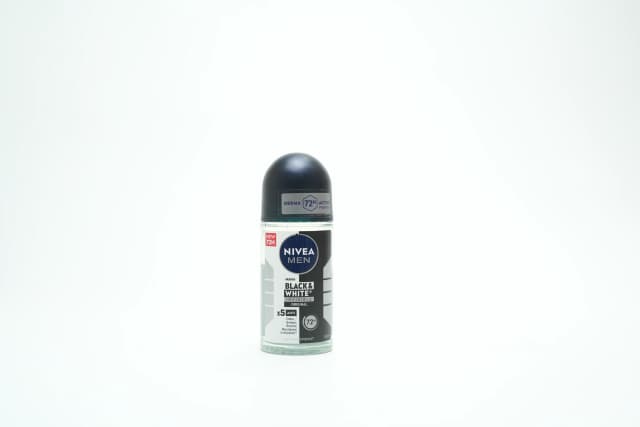 Nivea Black N White Men Roll On 50 ml