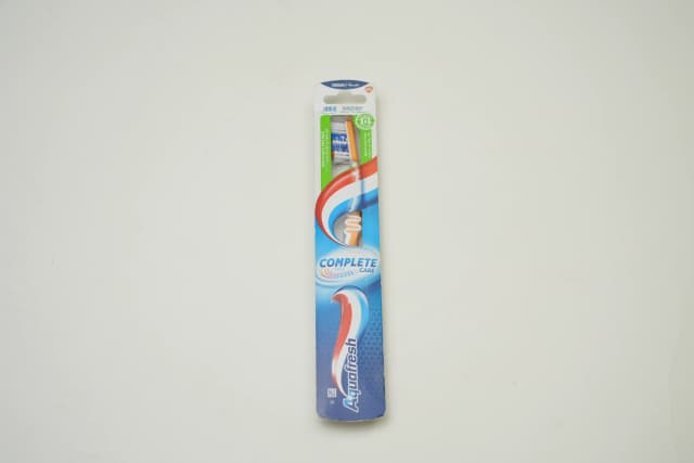 Aquafresh Toothbrush- Complete Care Medium 1 pcs