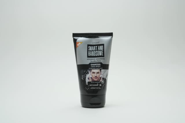 Emami Fair +Handsome Instant Detox Face Wash 100 g