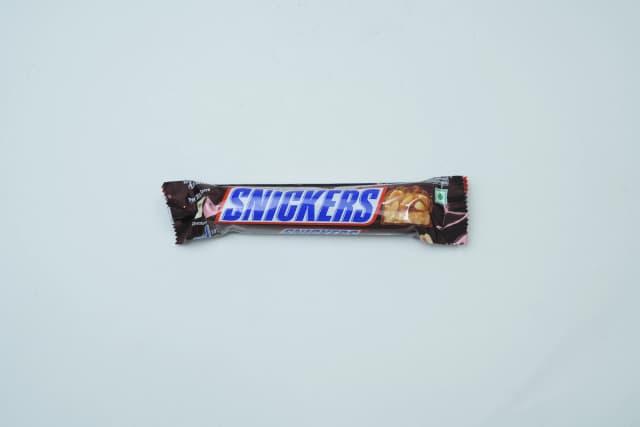 Snickers Peanut Filled Chocolate Bar 22 g
