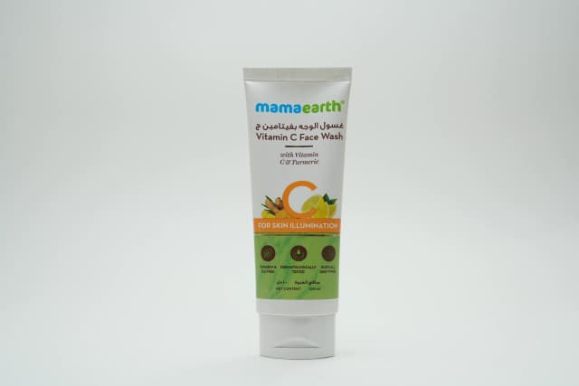 Mamaearth Vitamin-C Face Wash With Turmeric 100 ml