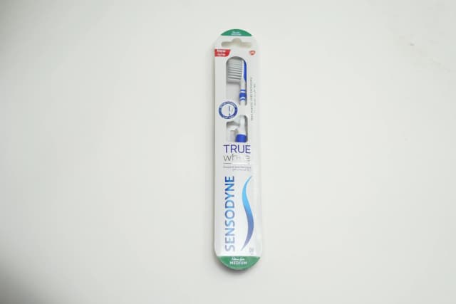 Sensodyne True White Medium Toothbrush 1 pcs