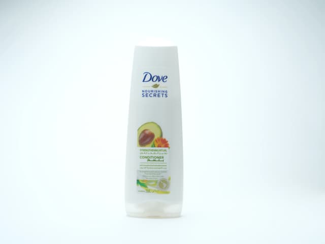 Dove Strengthening Avocado Conditioner 350 ml