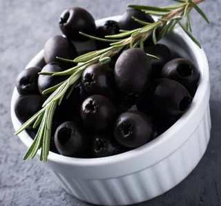 زيتون أسود إسباني كامل 300 G