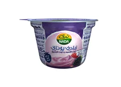 زبادي يوناني بالتوت الأسود وتوت العليق